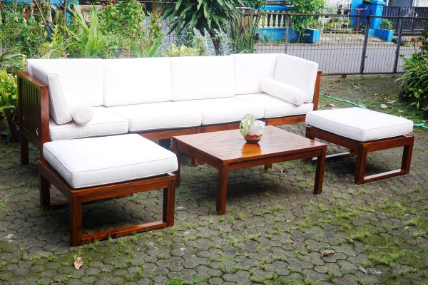 sofa outdoor piethrough