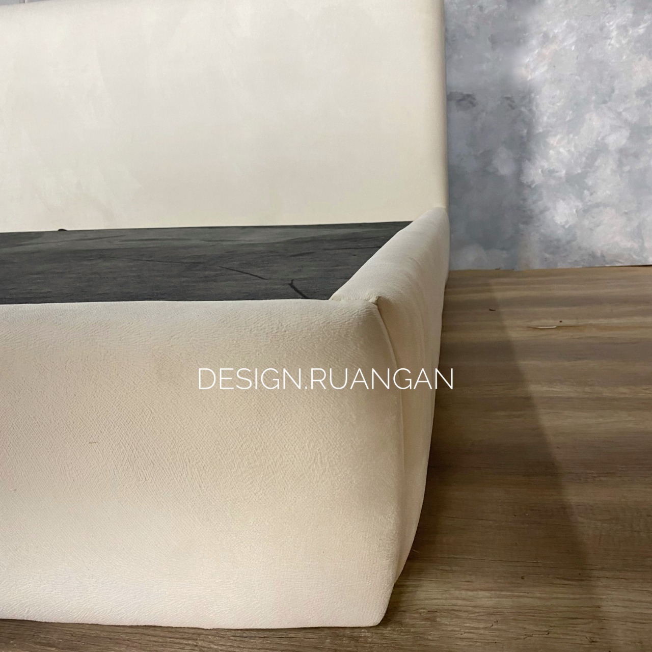 Tempat Tidur Lyna Tempat Tidur Lyna