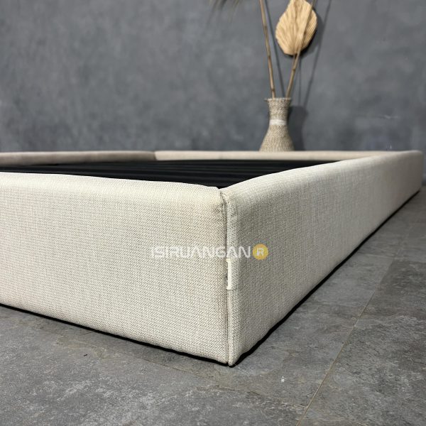 Divan Naey