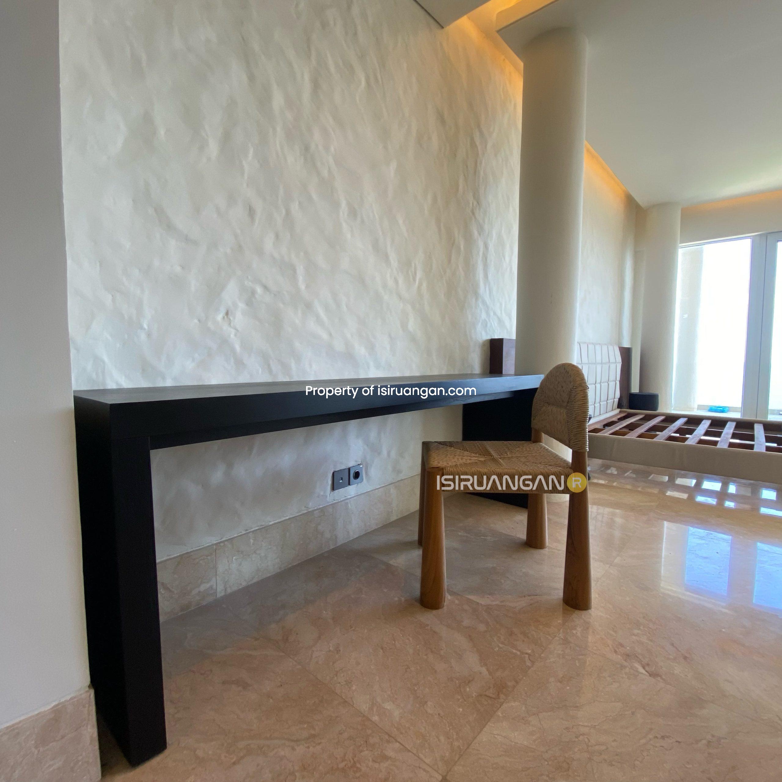 Meja Ronan Minimalis Meja Ronan